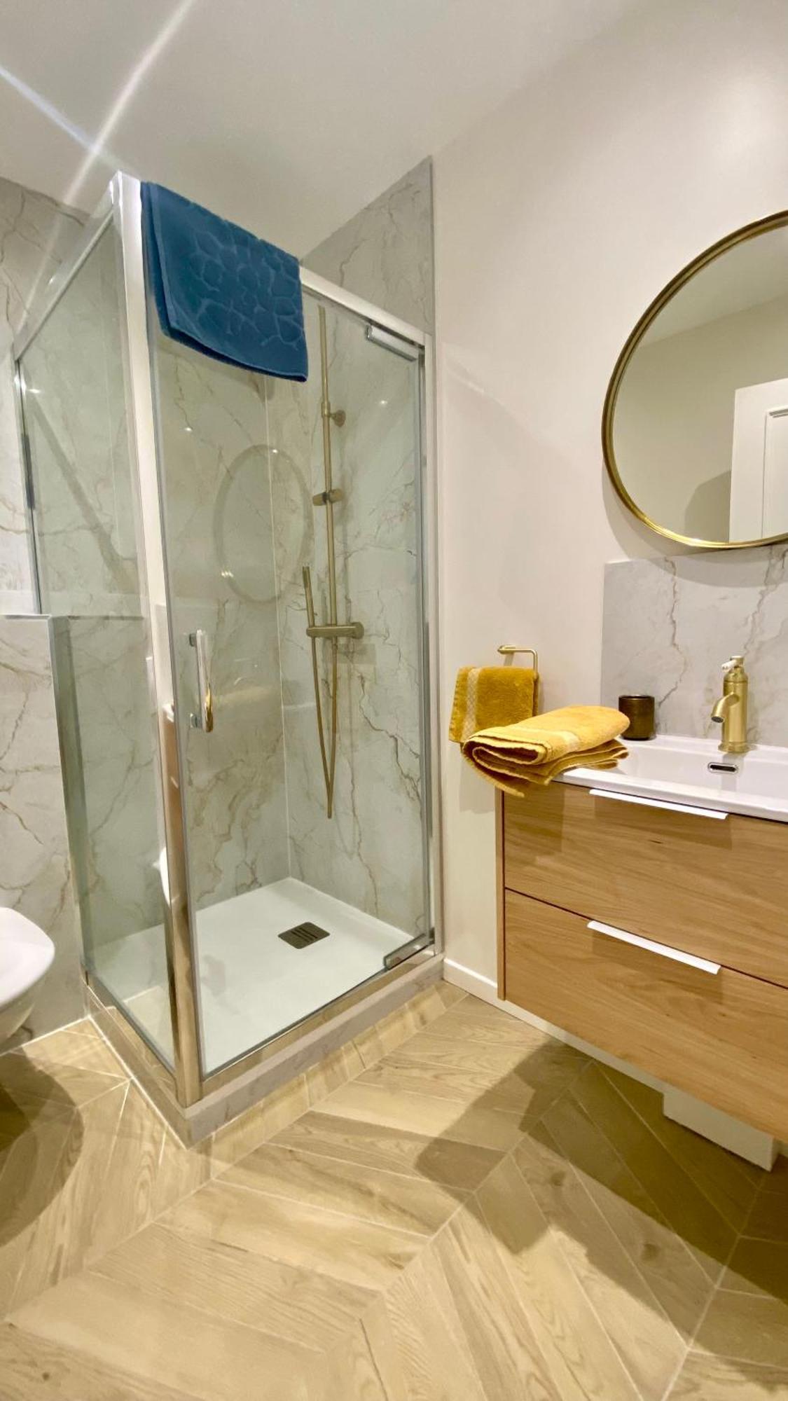 Appartement Apollinaire Au Coeur De Lorient Bagian luar foto